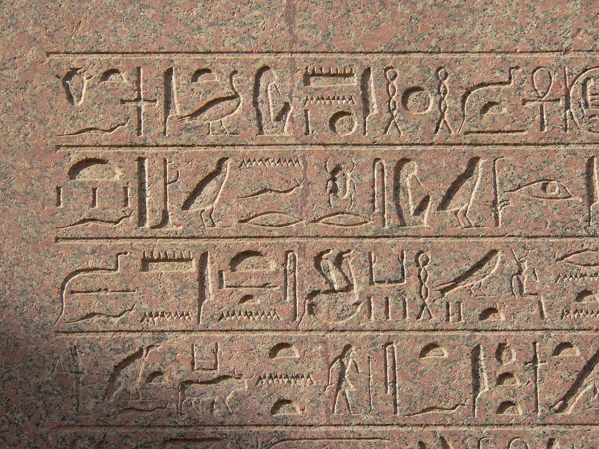 1200px-Hieroglyphe_karnak